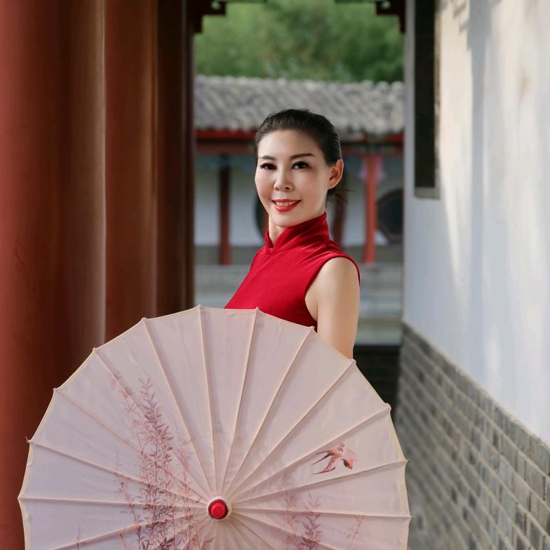 阿左旗教舞蹈很牛的美女