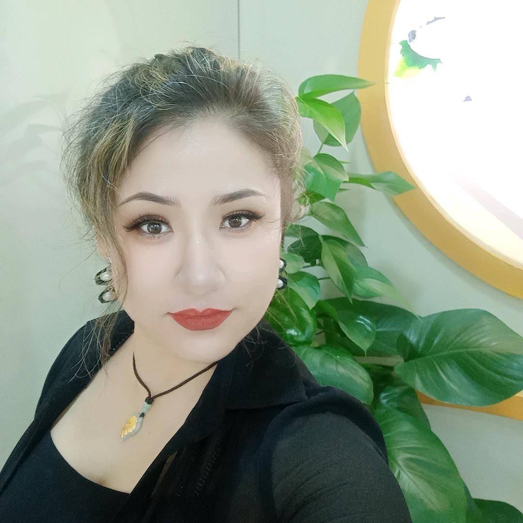阿依努尔