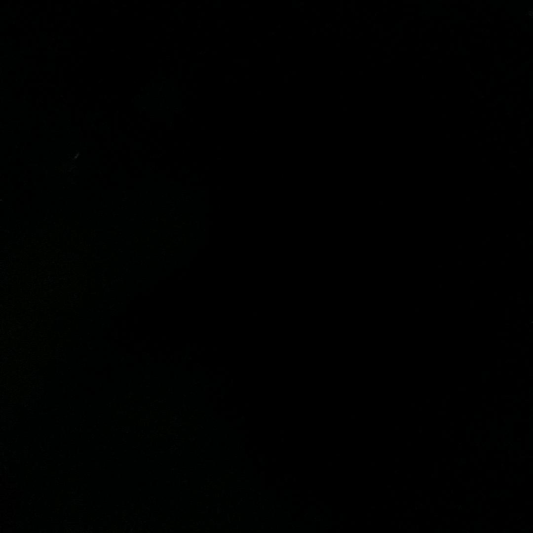，