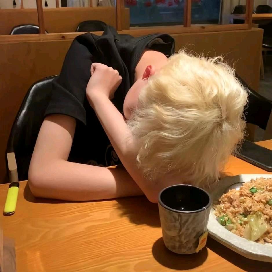 (  ⚫︎ー⚫︎  )