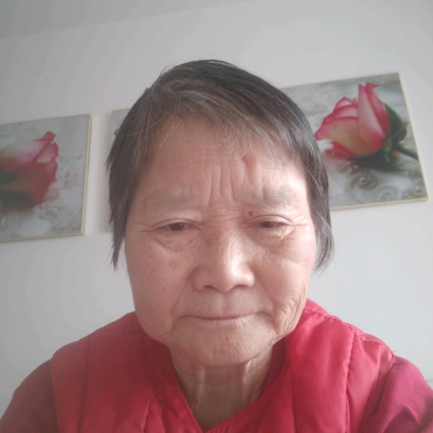老太太学唱歌
