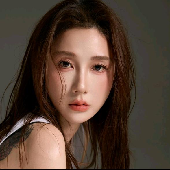 何荷Haley(生活穿搭)