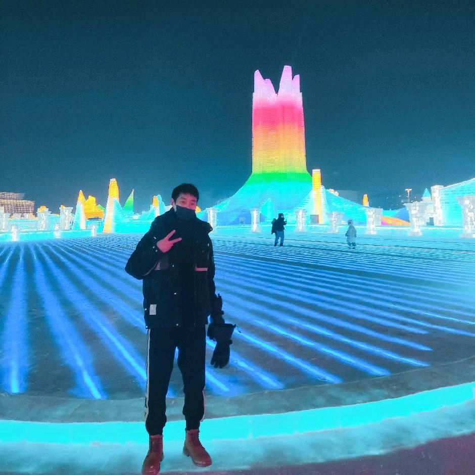 翟先森(ง •_•)ง