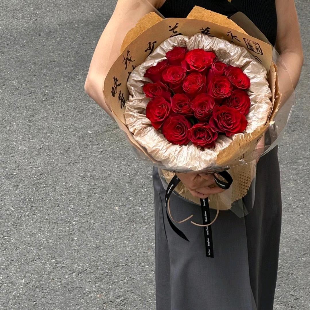 花花物语🌸（成品邮寄花束预定中🈺）