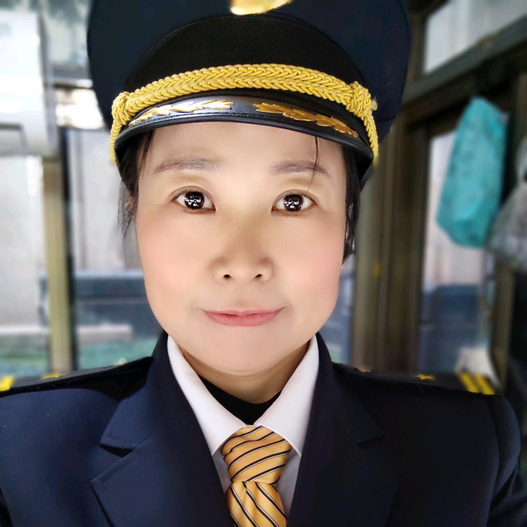 爱唱爱跳的平姐