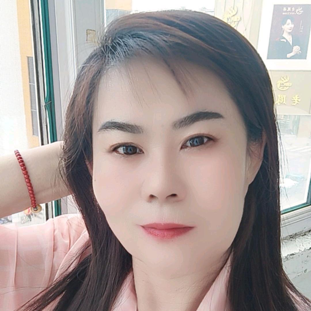 伍月.