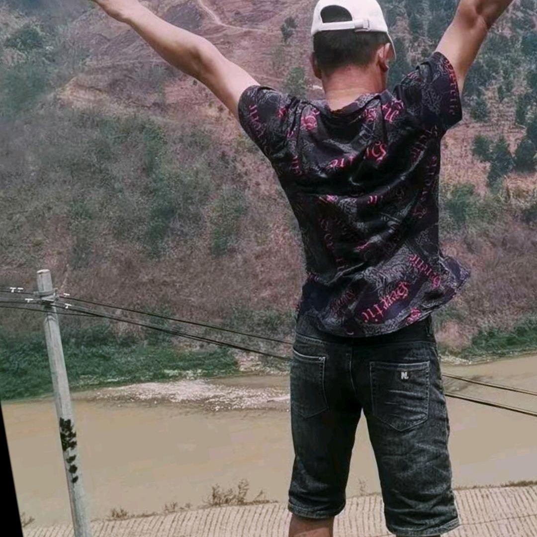 半世父母恩，一生兄弟情