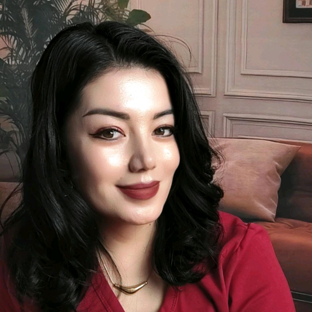 阿依加玛丽 服装