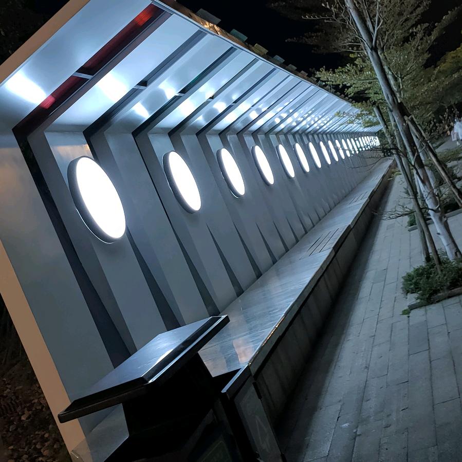 怎會忘記你是  ✈ 誰