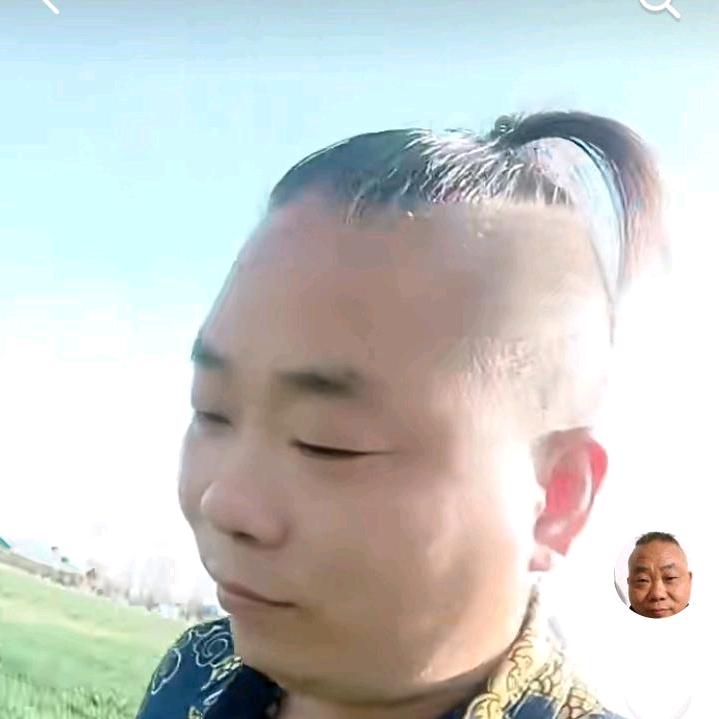 小辫子上工缝纫机