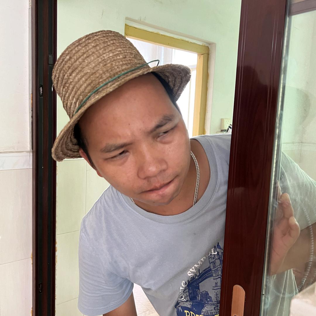 烂哭正（广东亮仔摄影师）