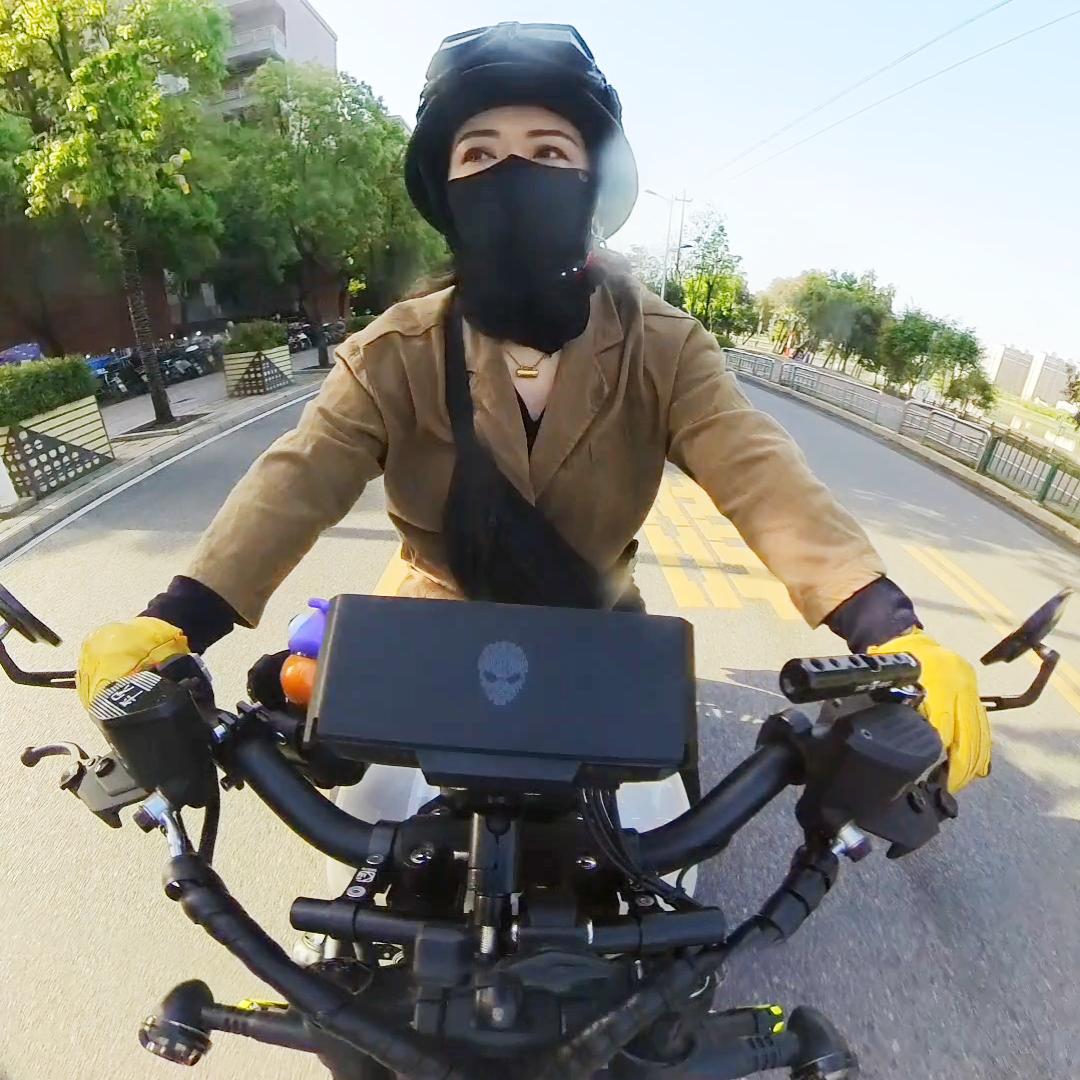吃胡萝卜🥕的兔子🏍️