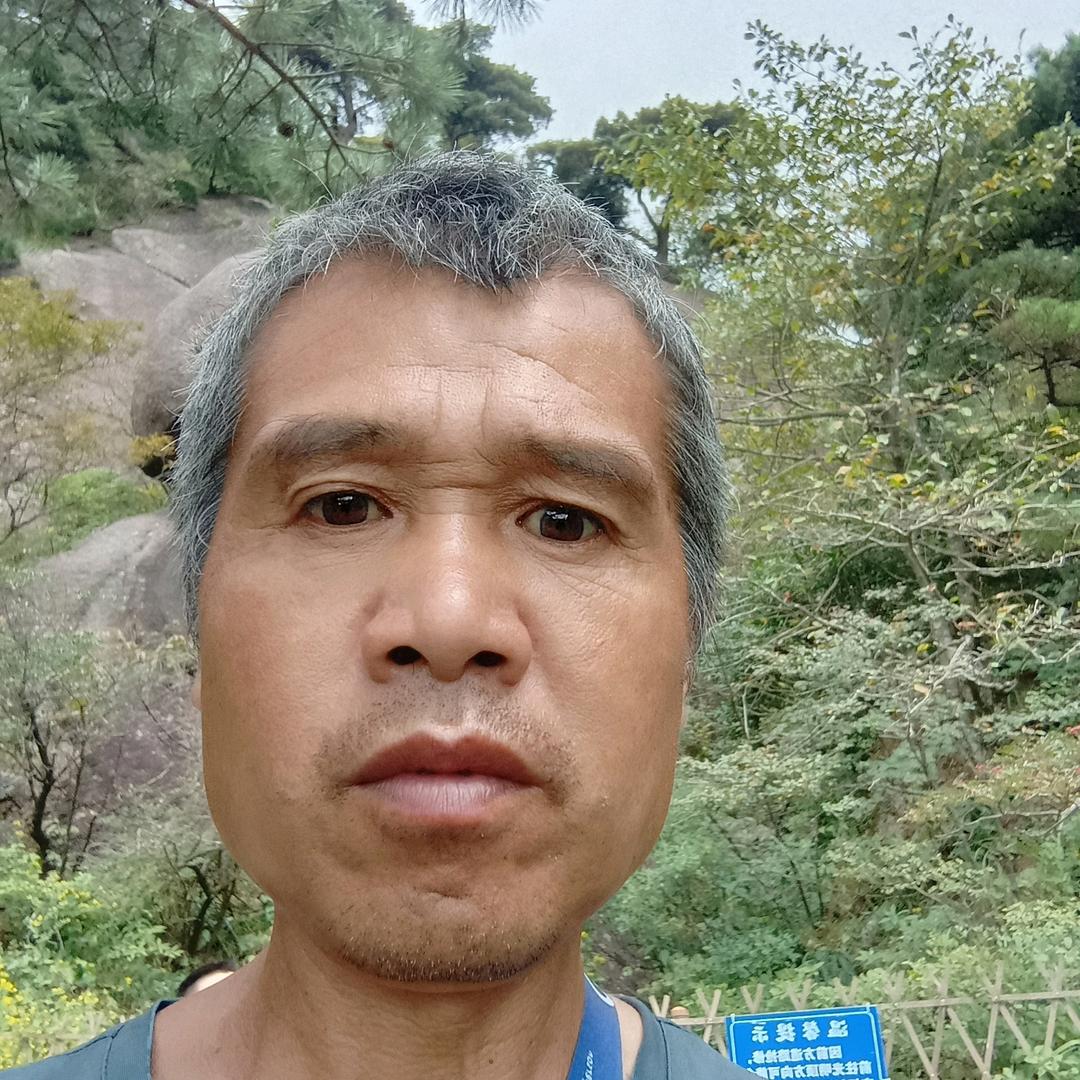 杨爱钓鱼新人刚开播