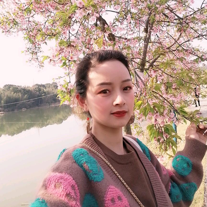 邓芸<黛汐<英典>专业解决问题性皮肤）