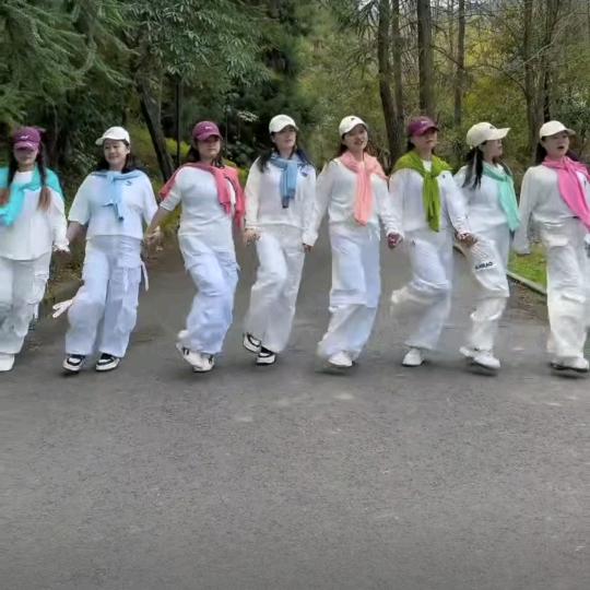 @《🌹曳舞带刺的玫瑰🌹》