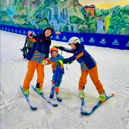 上海耀雪冰雪世界首场福利直播间