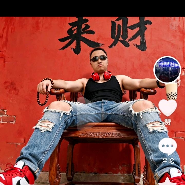 負2代，摆摊创业，卖發财米线，生蚝。