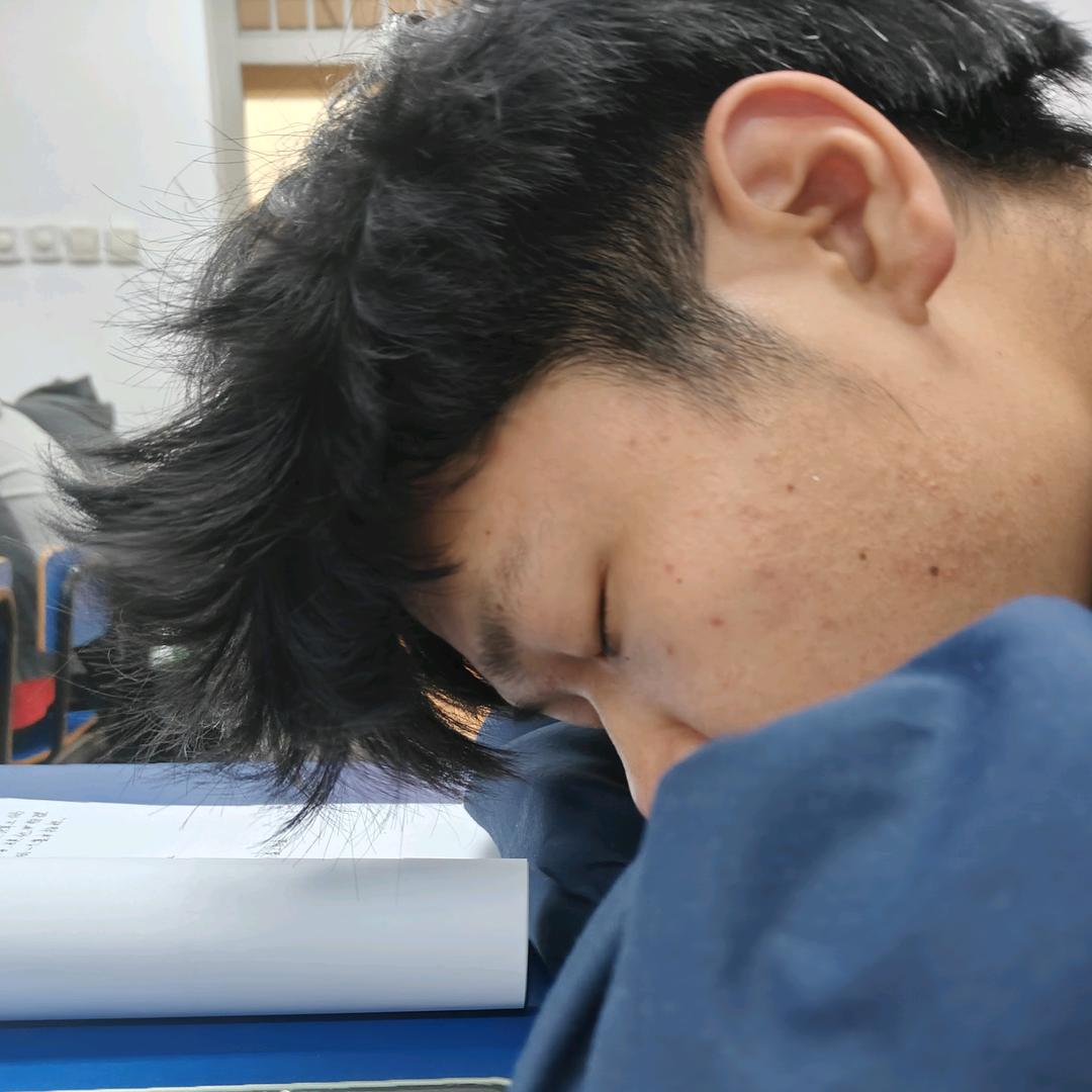 游不到岸的北极熊