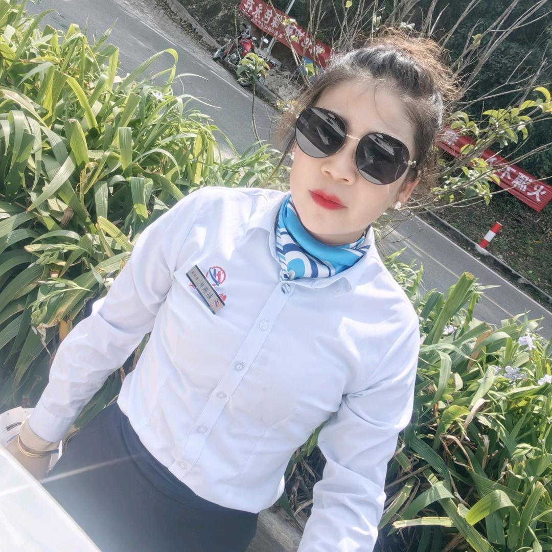 龙陵航宇驾校教练彬姐