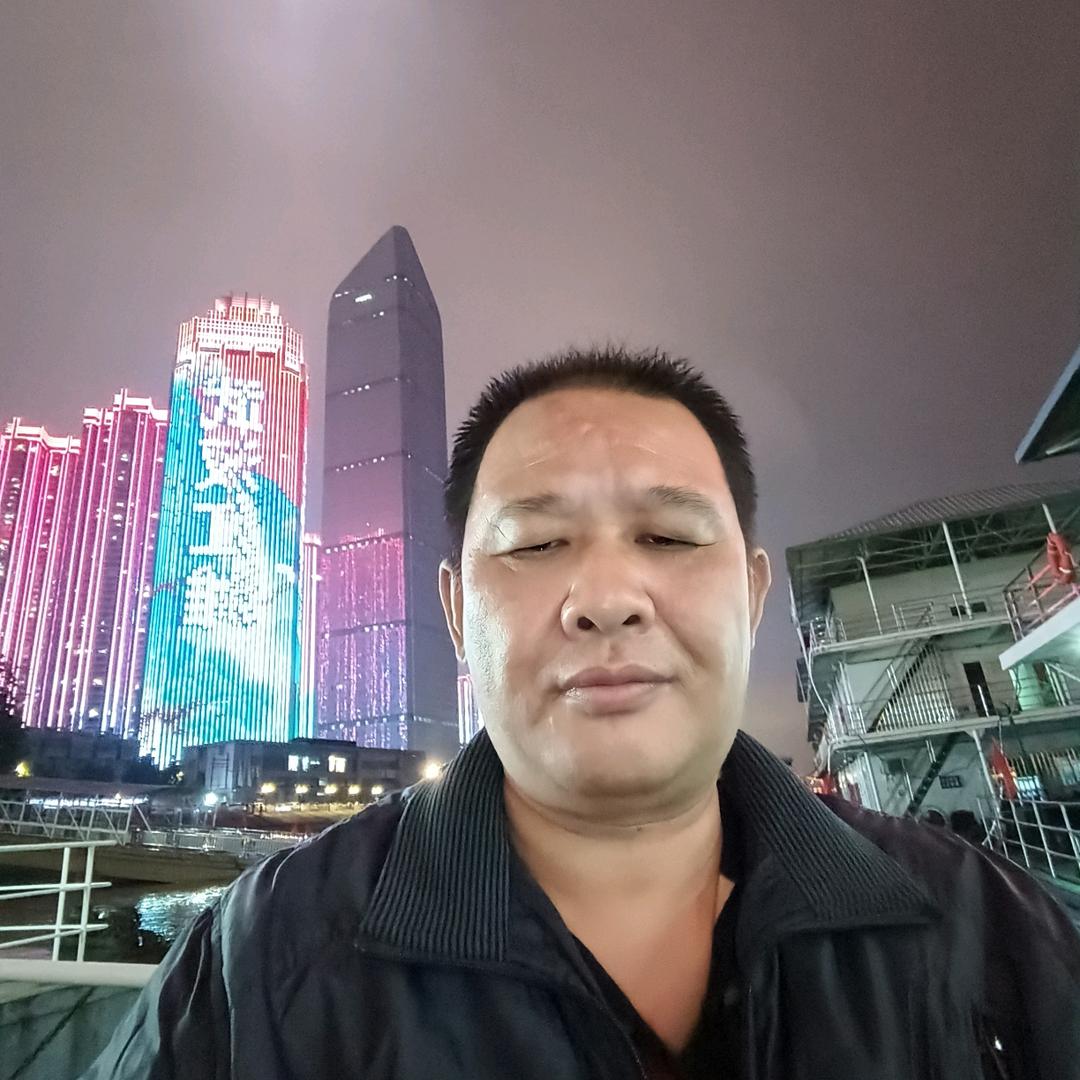 一个城市的人。