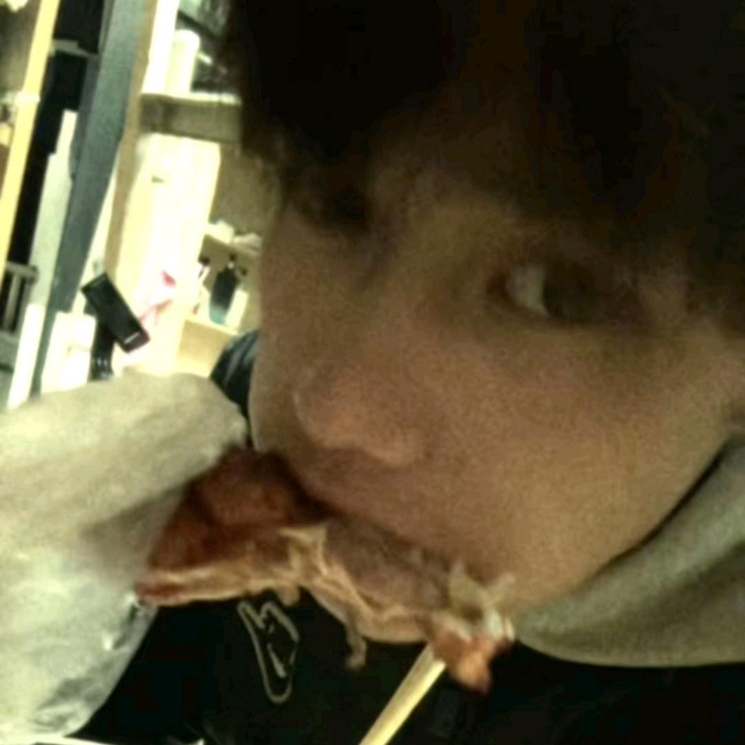 凌晨四点喂鸡看兄弟和仇人小三私会狠砸鸡屎