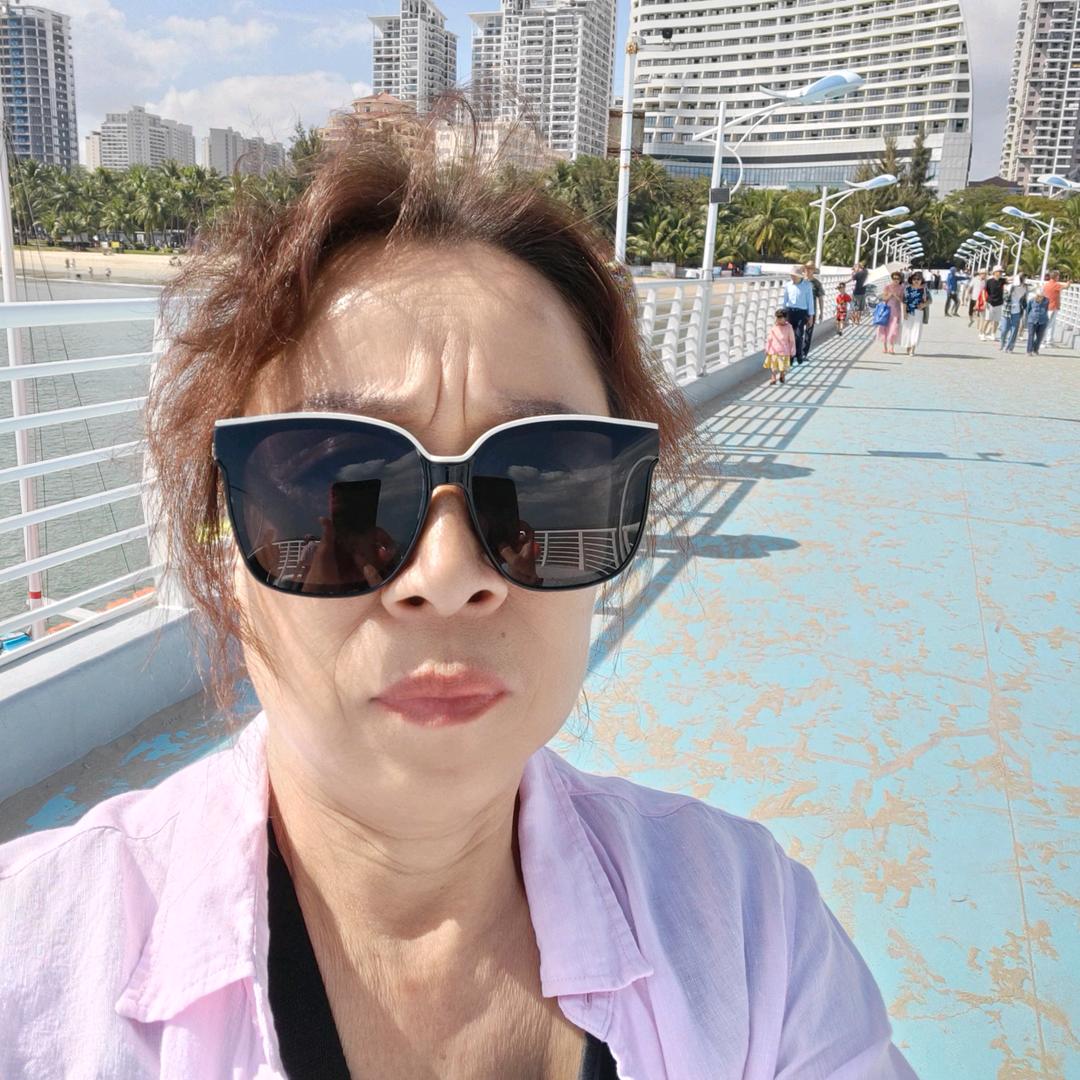 海南女