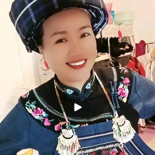 忧心民族服装