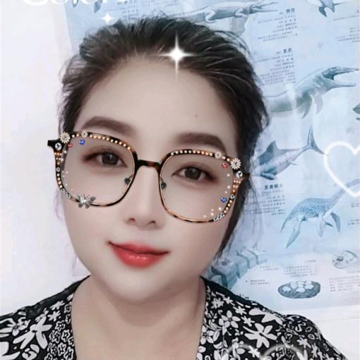 爱笑的女人运气不会差。