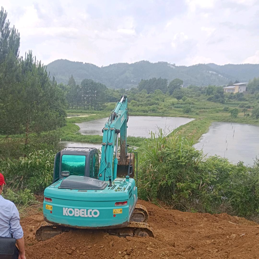 [赣B]小哥，挖掘机，，