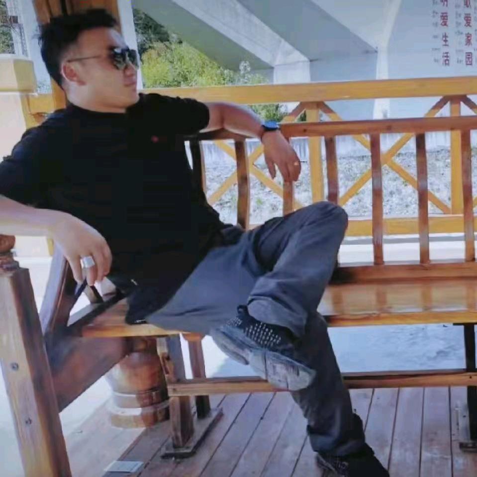 奋斗90后路上👊