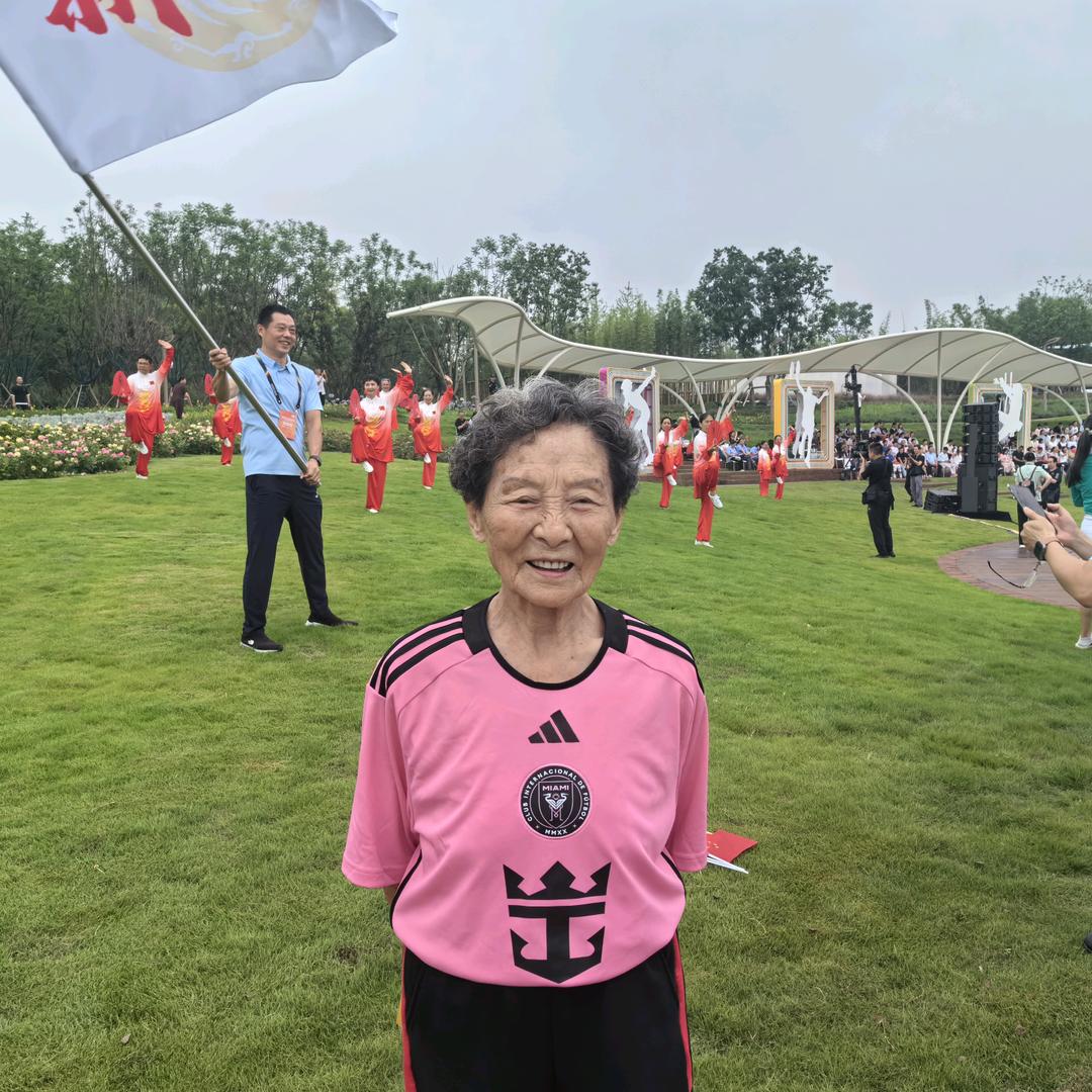 成都丁奶奶（99岁运动达人）