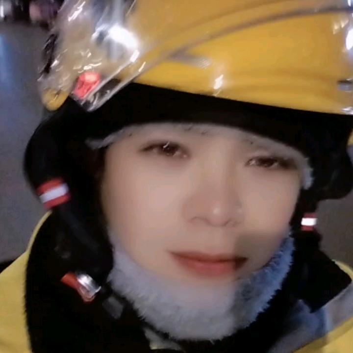 桂C，修车小哥哥