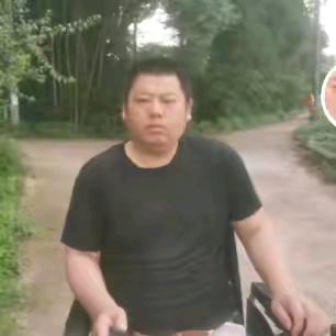 残疾华哥。早上8.30〈