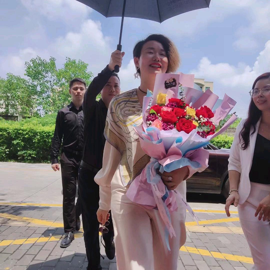 广东佛山电商女老板狼姐