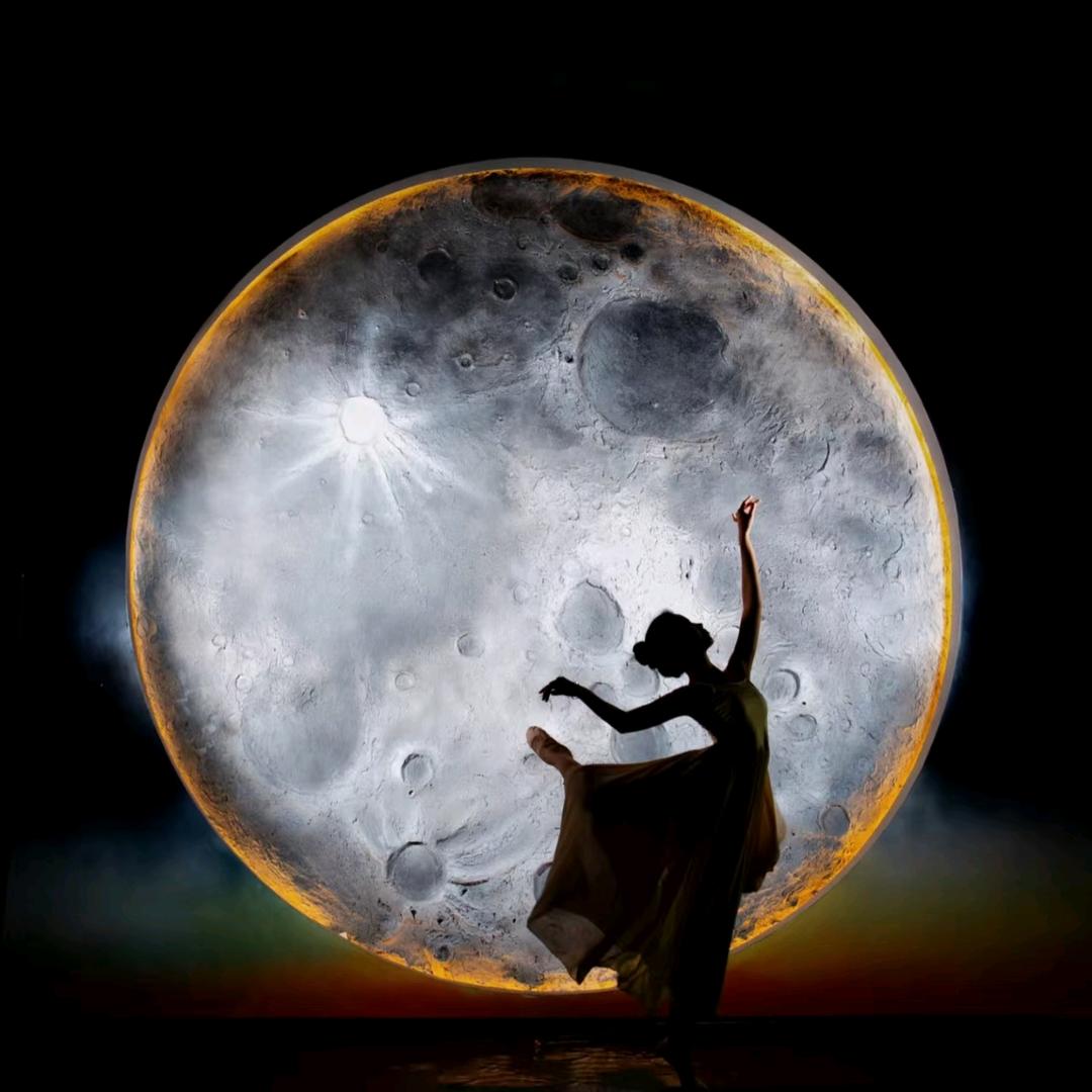 聂荣，地下室月光舞蹈室