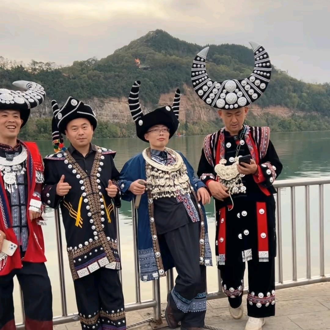 爱莱卡-日白匠玩越野