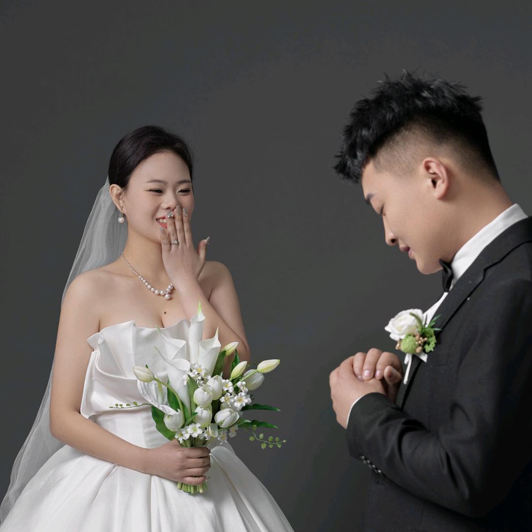 杨辰.