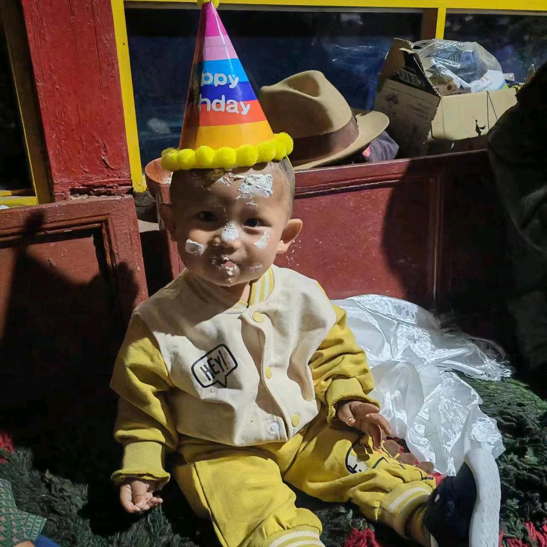 宝贝👨‍👩‍👦索朗加措啦