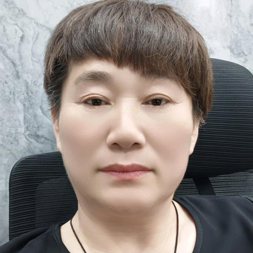 西华特地负离子瓷砖花姐