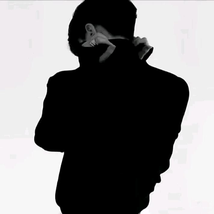 休要怪我冷冰冰