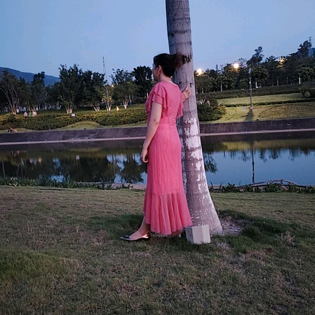 莫莉