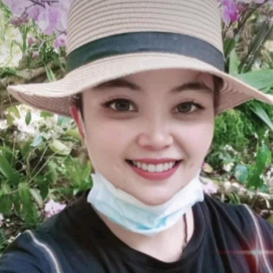 博家明礼，三个孩子的妈妈，