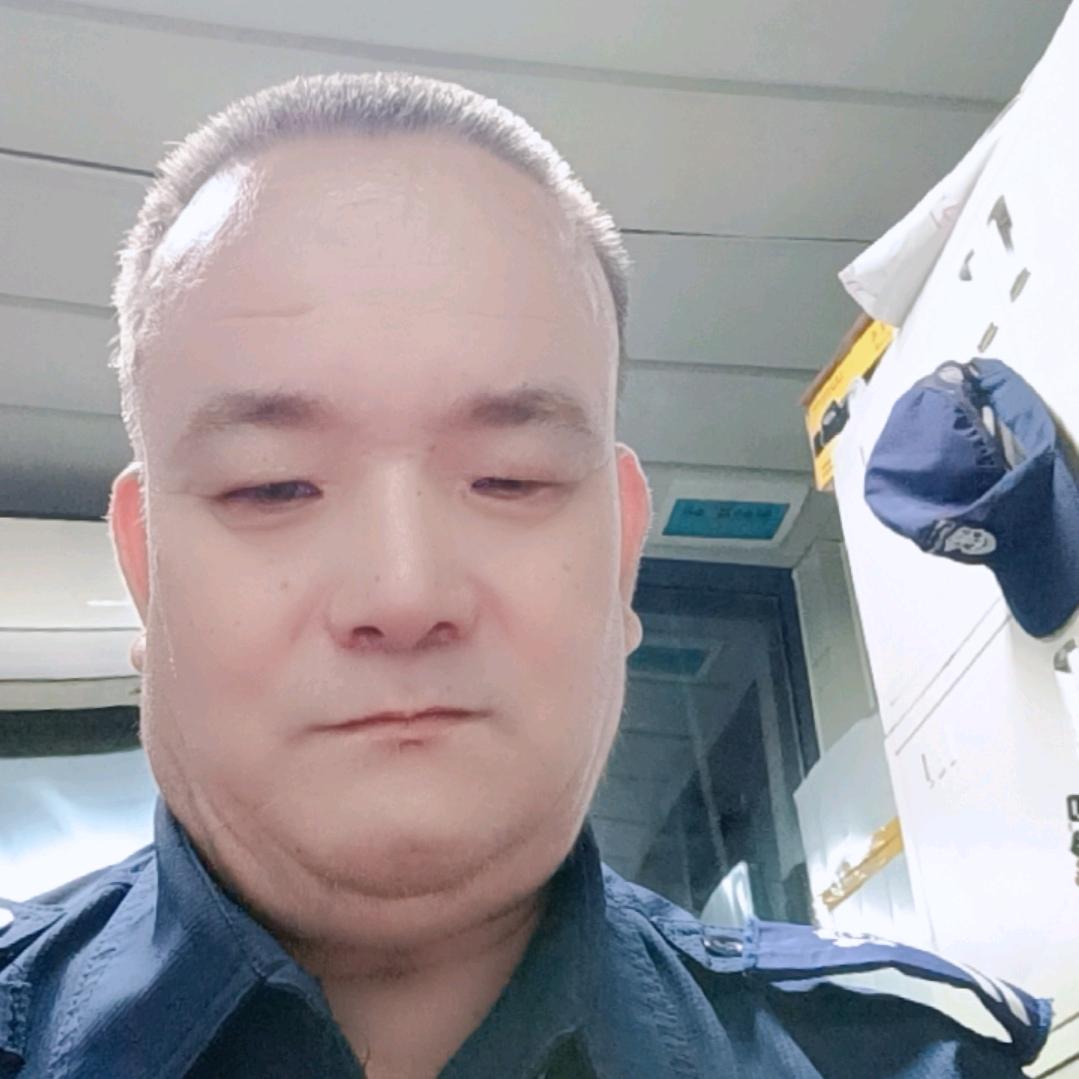 落单的小绵羊。