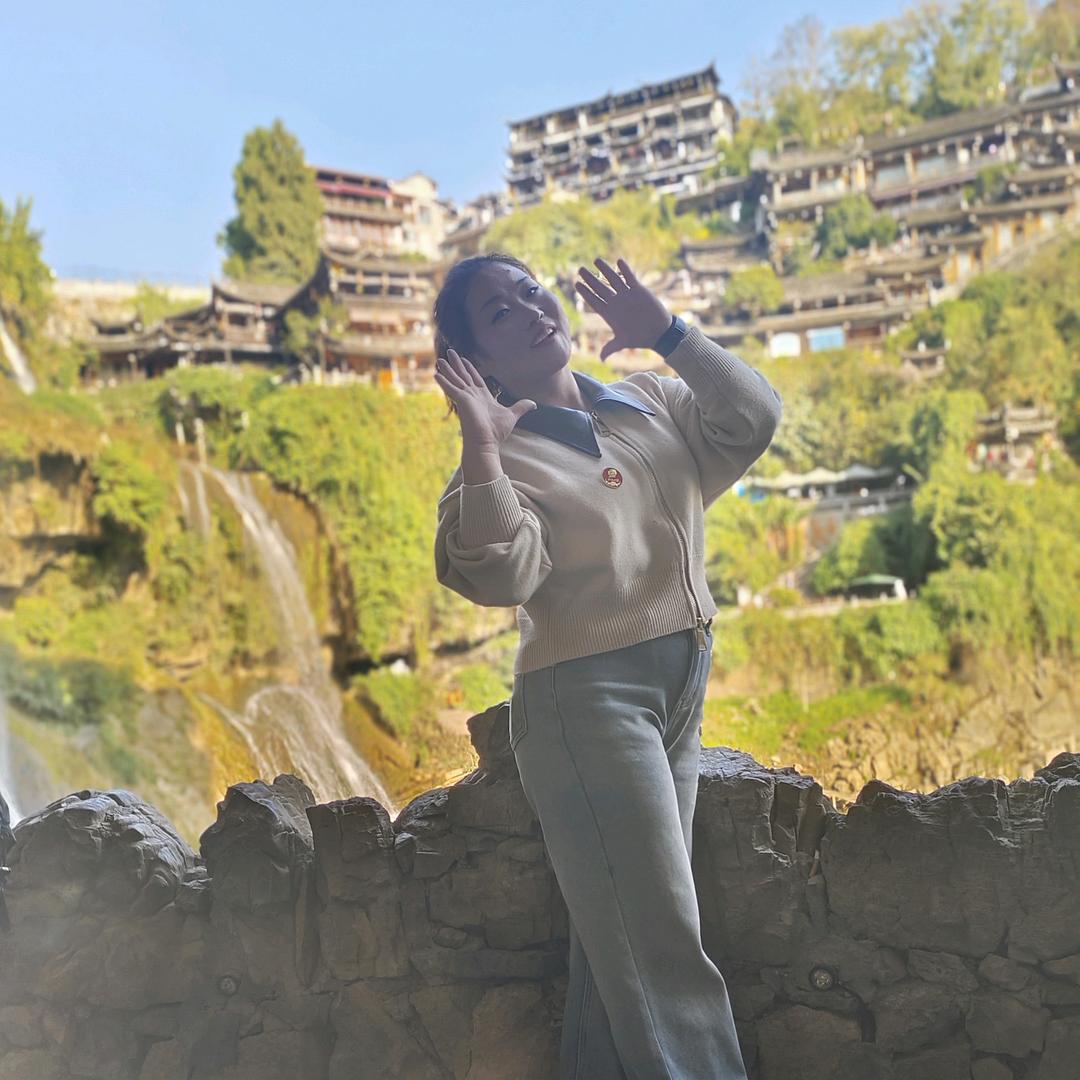 彩霞💋💋💋的一闪光