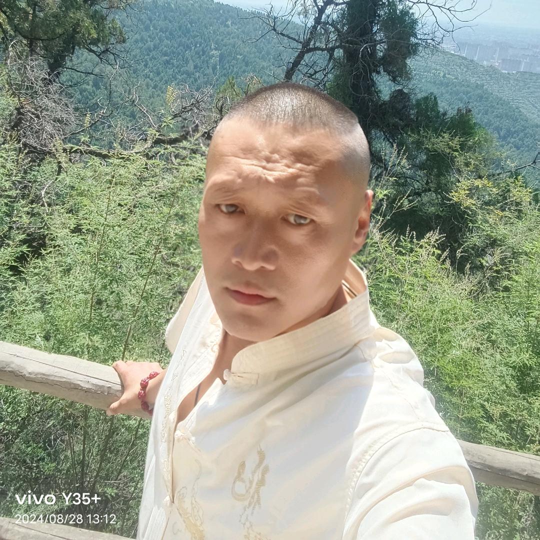 开着宝马捡破烂