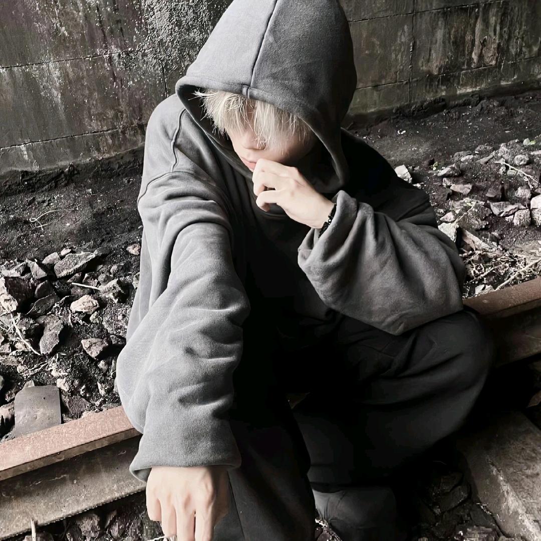 哦依稀头像