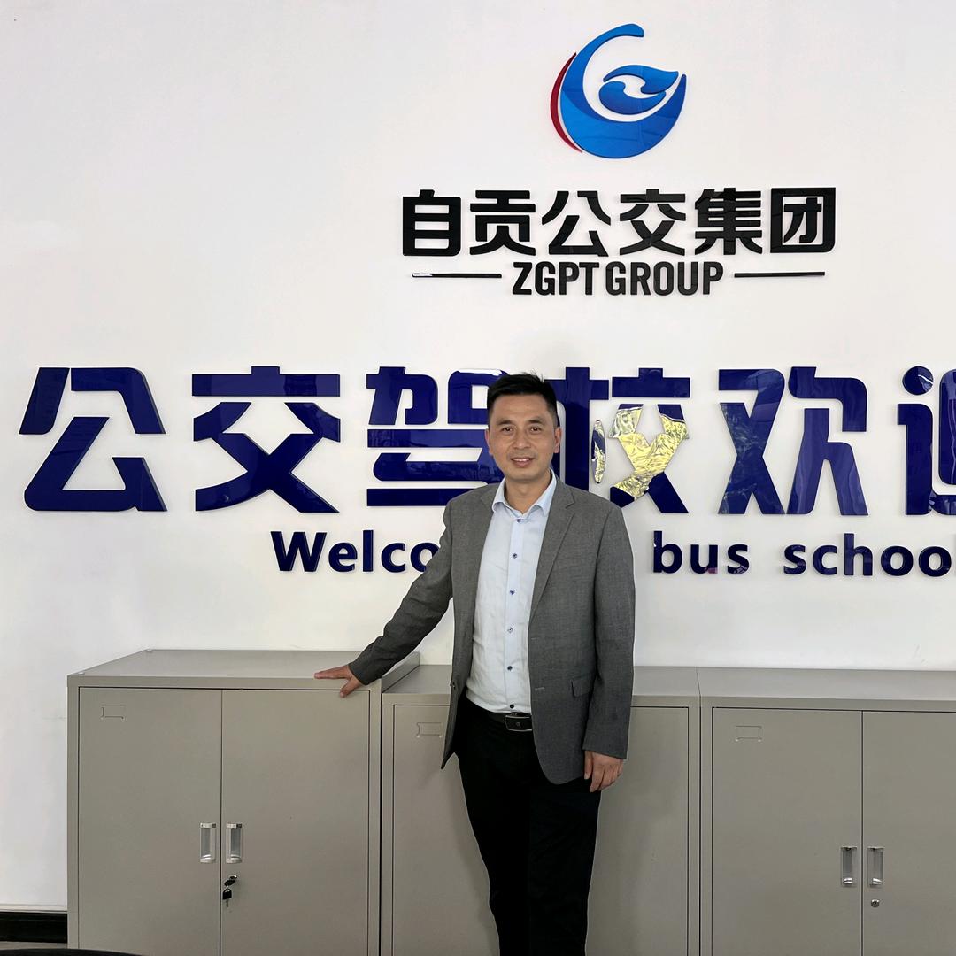 自贡公交驾校  (胡旭勇教练)