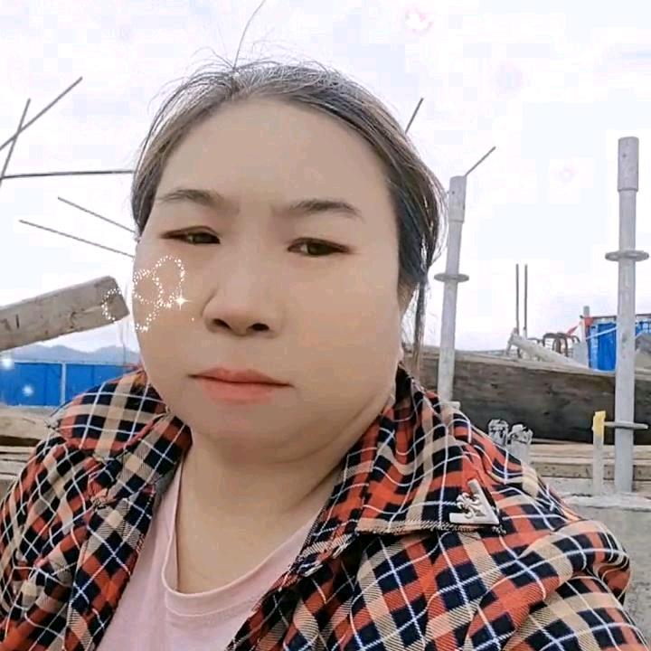 许妹妹心里在滴血。早上7点多开播。聊天主