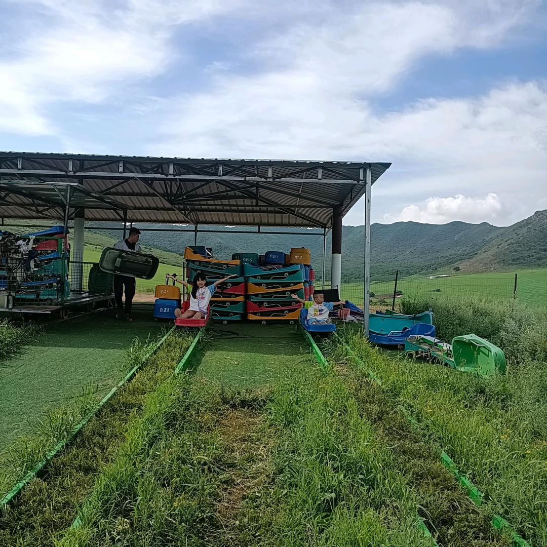 扎鲁特旗山地草原游乐场2号