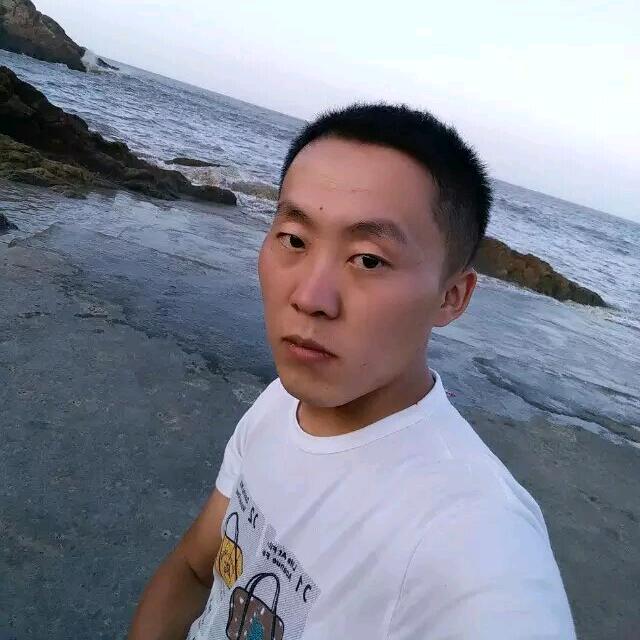 茫茫人海中静静地凝望着